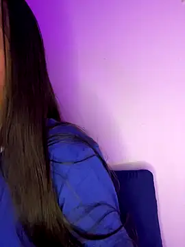 Iam samanthaaa online show from December 17, 2025, 4:18 am