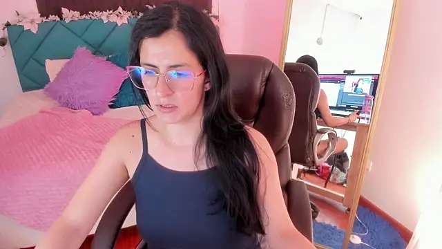 Snapshot of Isa_Emm chatting on February 6, 2026, 7:06 pm Isa Emm online show from February 6, 2026, 7:06 pm