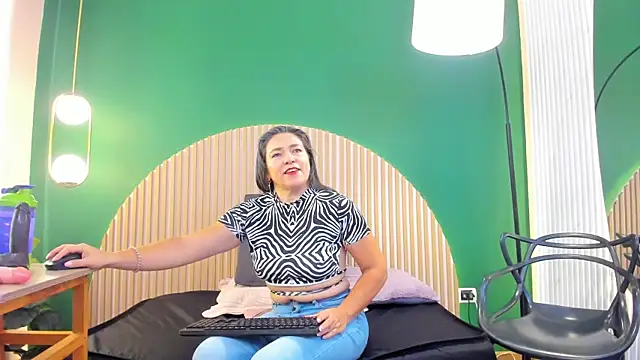 Snapshot of dahianeconnor chatting on February 10, 2026, 12:20 pm dahianeconnor online show from February 10, 2026, 12:20 pm