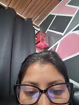 Mia-krafor online show from December 15, 2025, 10:25 pm