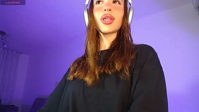 alina lee online show from March 11, 2026, 1:22 am