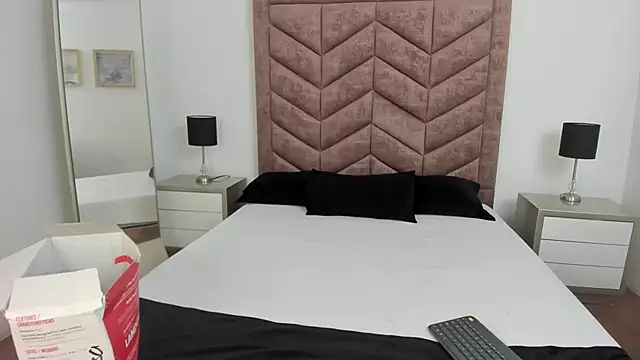 Scarlett  Noir online show from March 3, 2026, 8:15 pm