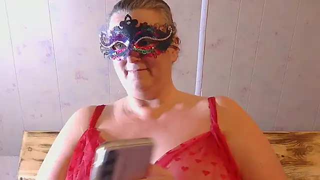 MommaBear5676 online show from January 12, 2026, 7:41 pm