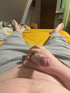 Snapshot of rrtbur chatting on April 7, 2026, 5:57 pm rrtbur online show from April 7, 2026, 5:57 pm