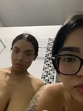 Snapshot of Emmy_And_Luna chatting on April 13, 2026, 12:16 am Emmy And Luna online show from April 13, 2026, 12:16 am