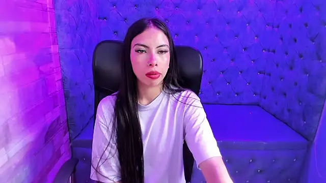 Snapshot of Alana_Hotterr chatting on February 18, 2026, 3:46 am Alana Hotterr online show from February 18, 2026, 3:46 am