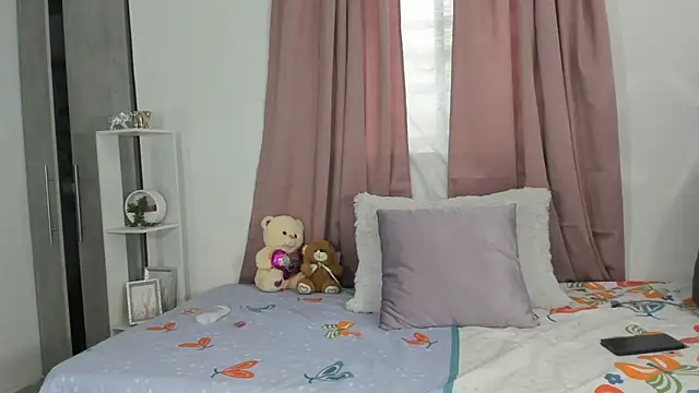 Snapshot of Annyeliz chatting on April 16, 2026, 6:30 pm Annyeliz online show from April 16, 2026, 6:30 pm