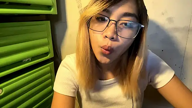 Snapshot of LenoraFrailey chatting on January 9, 2026, 4:37 am LenoraFrailey online show from January 9, 2026, 4:37 am