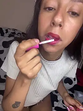 Snapshot of FOXXX_BABY chatting on February 3, 2026, 7:46 am FOXXX BABY online show from February 3, 2026, 7:46 am