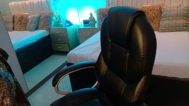 danielamilles online show from February 24, 2026, 4:43 am