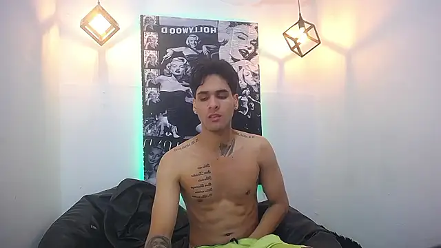 Snapshot of MarvinandtheBbys chatting on February 2, 2026, 4:49 pm MarvinandtheBbys online show from February 2, 2026, 4:49 pm