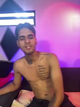 Snapshot of MarvinandtheBbys chatting on April 4, 2026, 8:06 pm MarvinandtheBbys online show from April 4, 2026, 8:06 pm