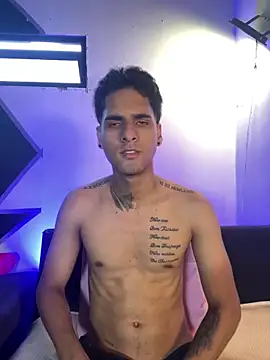 Snapshot of MarvinandtheBbys chatting on April 6, 2026, 8:32 pm MarvinandtheBbys online show from April 6, 2026, 8:32 pm