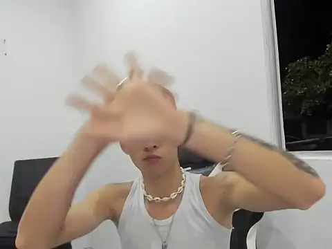 Snapshot of back_thomson chatting on December 17, 2025, 9:26 am back thomson online show from December 17, 2025, 9:26 am