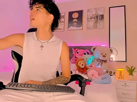 Snapshot of back_thomson chatting on February 21, 2026, 8:43 pm back thomson online show from February 21, 2026, 8:43 pm