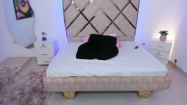 Snapshot of queenie_staar chatting on March 30, 2026, 7:37 pm queenie staar online show from March 30, 2026, 7:37 pm