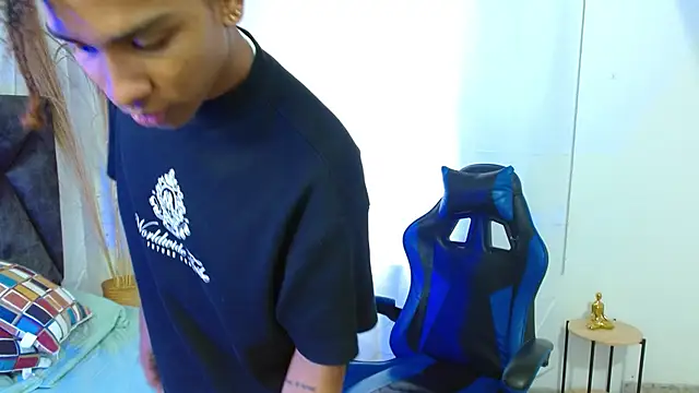 angelll18  online show from December 19, 2025, 8:27 pm