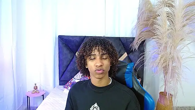 angelll18  online show from January 8, 2026, 8:44 pm