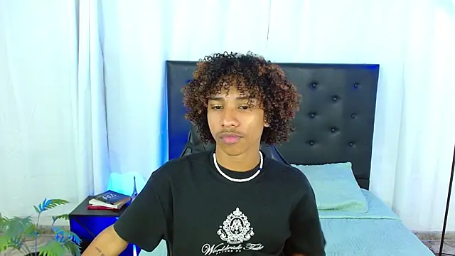 angelll18  online show from February 26, 2026, 9:36 pm