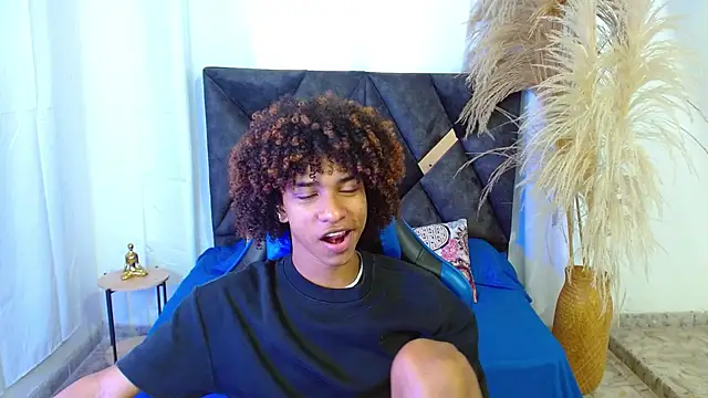 angelll18  online show from April 13, 2026, 8:14 pm