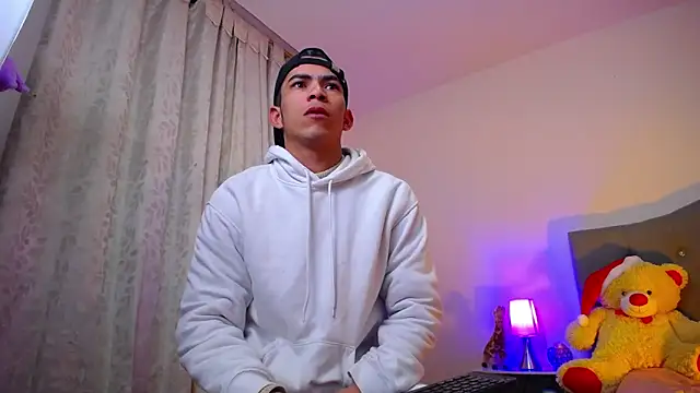 TOMBOYSEXX online show from December 18, 2025, 10:54 am