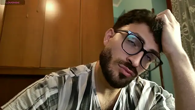 Snapshot of mark_ariete chatting on May 15, 2026, 9:44 pm mark ariete online show from May 15, 2026, 9:44 pm