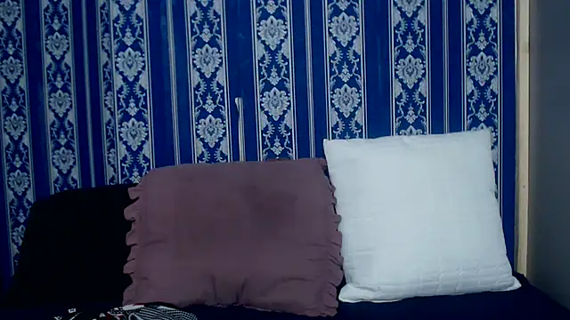 TemptingCloeXx online show from February 2, 2026, 6:17 pm