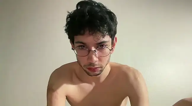 Snapshot of CologneAura chatting on March 15, 2025, 1:19 am CologneAura online show from March 15, 2025, 1:19 am