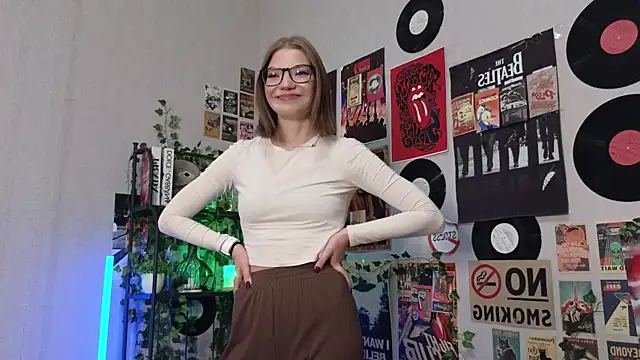 Snapshot of JeaneneWoltz chatting on December 21, 2025, 9:16 am JeaneneWoltz online show from December 21, 2025, 9:16 am