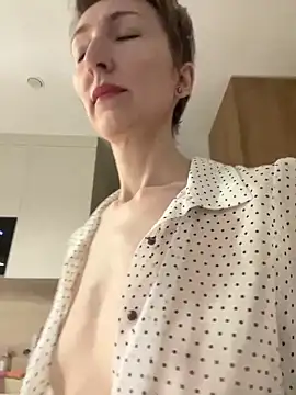 Snapshot of Sensual_Flower chatting on February 1, 2026, 7:29 am Sensual Flower online show from February 1, 2026, 7:29 am