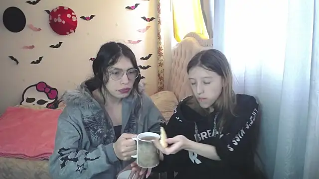 Briar y Blair online show from March 17, 2026, 2:42 pm