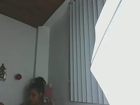 Snapshot of Valery__lovex chatting on December 21, 2025, 11:01 pm Valery lovex online show from December 21, 2025, 11:01 pm