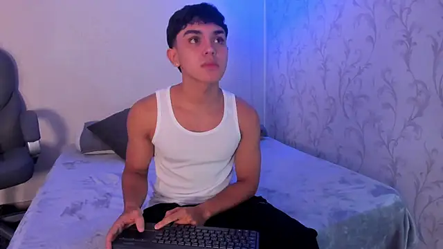 Snapshot of _TaylorBlack chatting on December 17, 2025, 11:27 am TaylorBlack online show from December 17, 2025, 11:27 am