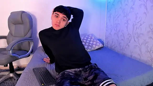 Snapshot of _TaylorBlack chatting on December 22, 2025, 11:29 am TaylorBlack online show from December 22, 2025, 11:29 am