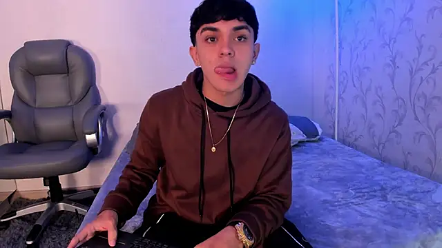 Snapshot of _TaylorBlack chatting on January 9, 2026, 11:35 am TaylorBlack online show from January 9, 2026, 11:35 am