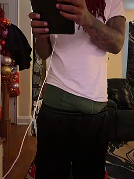 daddydarkskindikk online show from February 24, 2026, 8:40 pm