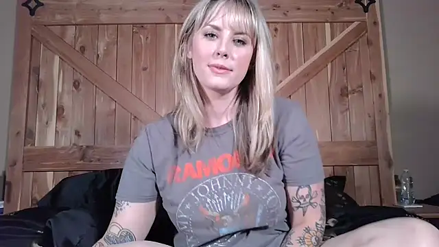 onesmittenkitten online show from May 19, 2026, 5:41 pm