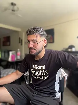 thedragonboyxxx online show from April 10, 2026, 2:33 pm