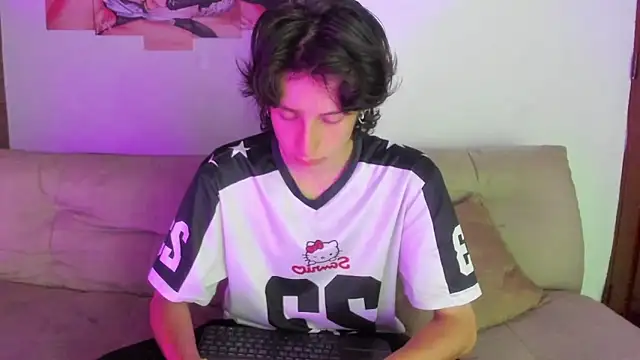 cirosky elchicopolla online show from April 3, 2026, 3:37 am