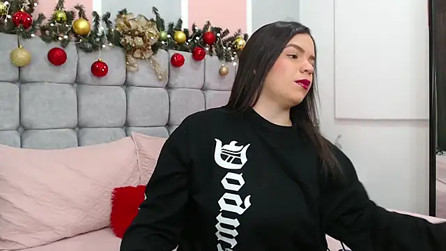 AuraArnau online show from December 22, 2025, 7:22 pm