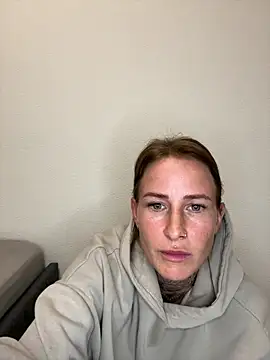 Klarry69 online show from April 15, 2026, 7:58 pm