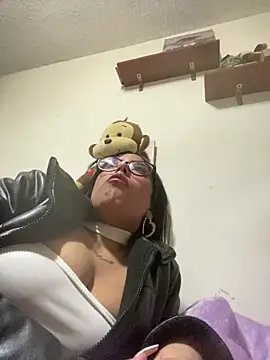 Candy LS online show from March 22, 2026, 7:17 pm