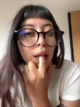 justmariee online show from May 12, 2026, 3:53 pm