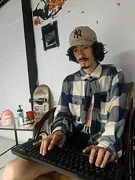 Snapshot of sk8-boy chatting on January 6, 2026, 2:32 pm sk8-boy online show from January 6, 2026, 2:32 pm