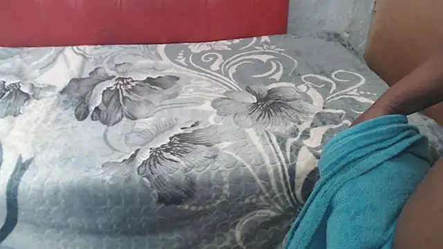 Snapshot of LaicyBrown76 chatting on April 1, 2026, 6:03 am LaicyBrown76 online show from April 1, 2026, 6:03 am