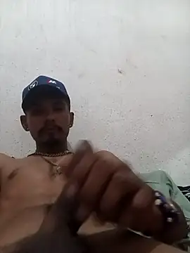 Leonidasz13auh online show from February 22, 2026, 9:57 pm