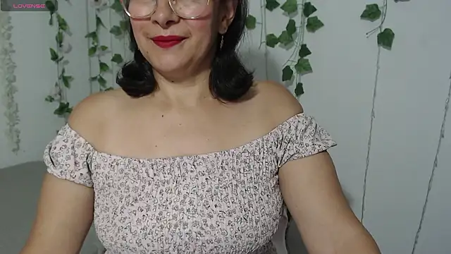 Snapshot of christy_ant chatting on February 3, 2026, 6:13 pm christy ant online show from February 3, 2026, 6:13 pm