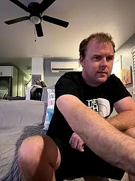 Snapshot of Studmuffin4you chatting on January 8, 2026, 5:32 am Studmuffin4you online show from January 8, 2026, 5:32 am