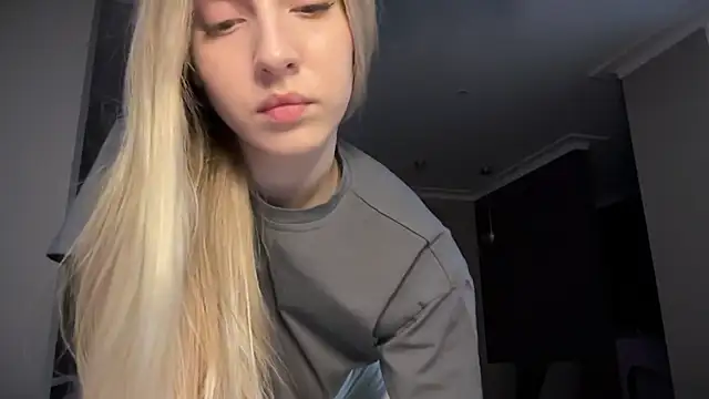 blondinkaa online show from April 7, 2026, 8:53 pm