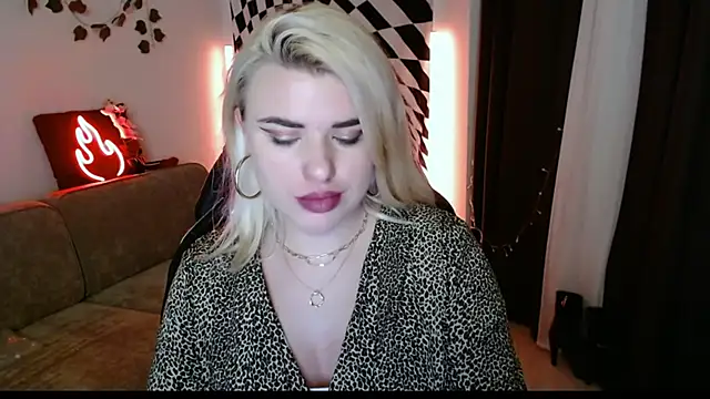 Snapshot of Ariana_Saint chatting on March 29, 2026, 8:53 pm Ariana Saint online show from March 29, 2026, 8:53 pm